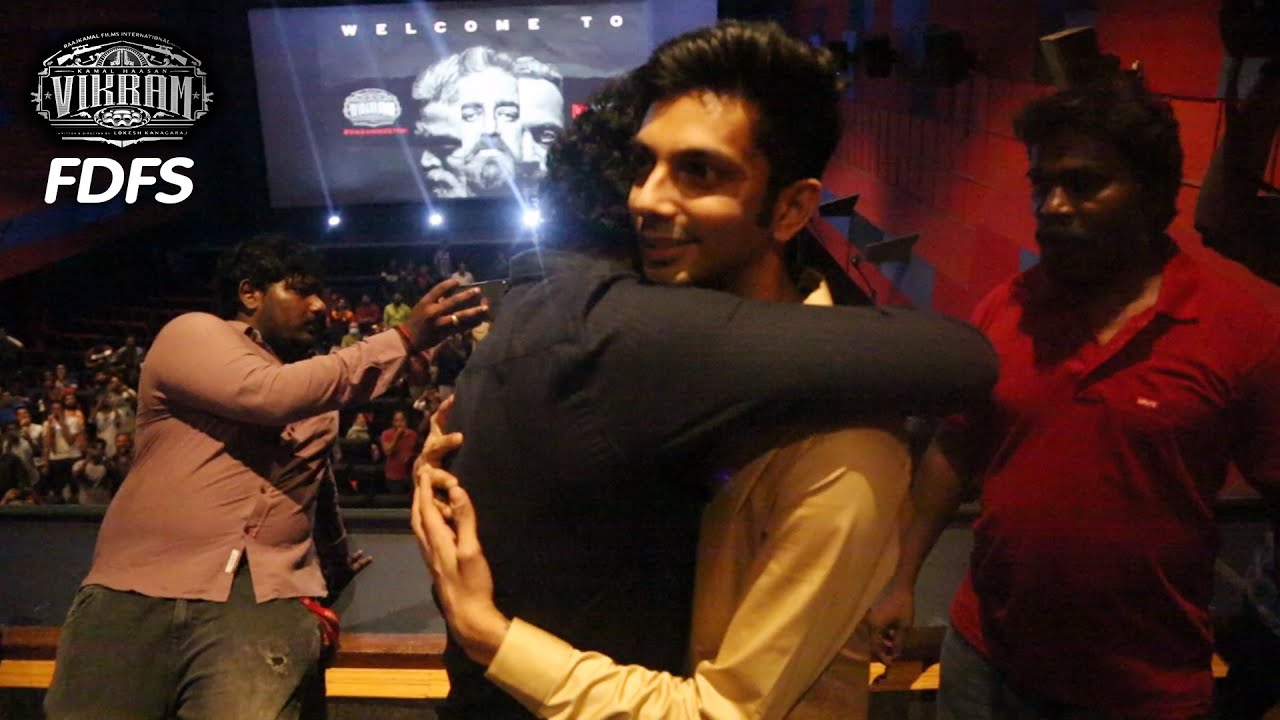 Anirudh & Lokesh Kanagaraj celebrate VIKRAM FDFS With his Fans | Vetri Theatre | Kamal Hassan Vikram