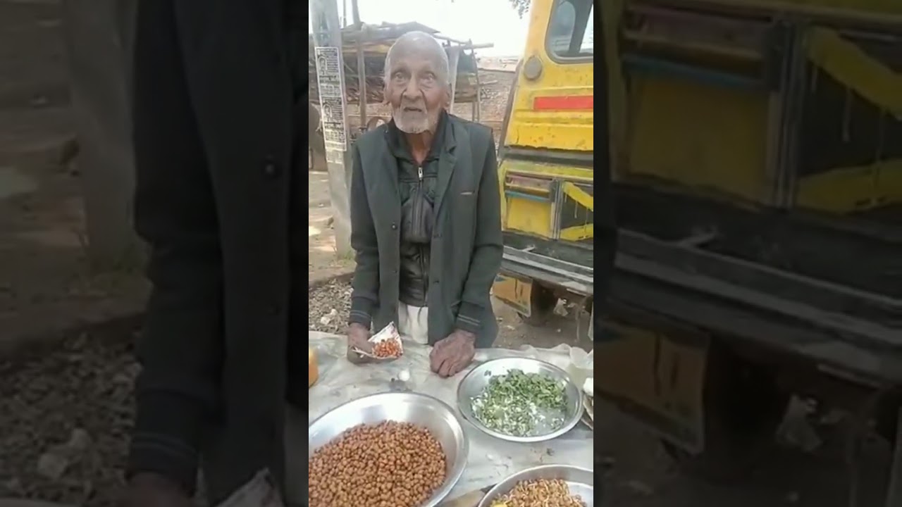 98-year-old Vijay pal singh sells chana | U.P Raebareli 79 km from Lucknow #Flyingbeast #shorts