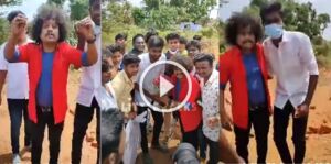 Car ஐ நிறுத்தி ரசிகர்களுடன் புகைப்படம் எடுத்துக்கொண்ட புகழ்! Viral video 15