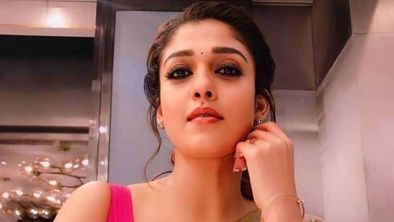 ஆறுதல் சொன்ன நயன் ரசிகை | Nayanthara Emotional in Theatre