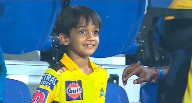 ஐபிஎல் போட்டியை பார்க்க சேப்பாக்கம் வந்த தல அஜித் குடும்பம்.... 2