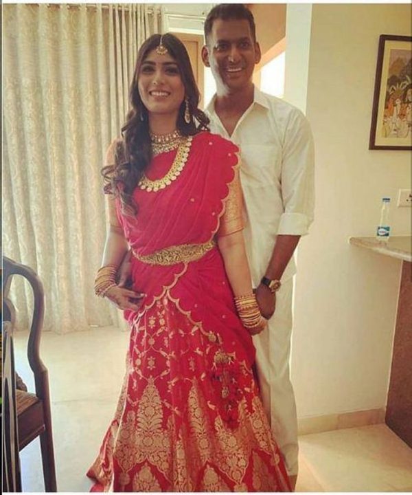 நிச்சயத்துடன் நின்று போன நடிகர் விஷாலின் நிச்சயதார்த்த புகைப்படங்கள் இதோ 1