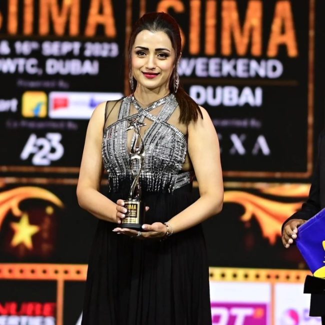 SIIMA விருது வழங்கும் விழாவில் கலந்துகொண்ட நடிகை த்ரிஷா CUTE-ஆன புகைப்படங்கள் 4