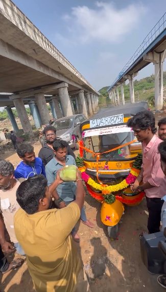 முதியவர்களுக்காக இலவச ஆட்டோ வழங்கிய KPY பாலா 1