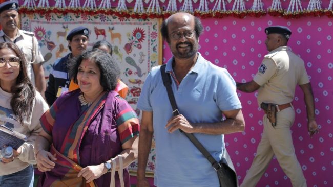 நடிகர் ரஜினிகாந்த் குடும்பத்துடன் அம்பானி இல்லதிருமண விழாவிற்கு வருகை 6