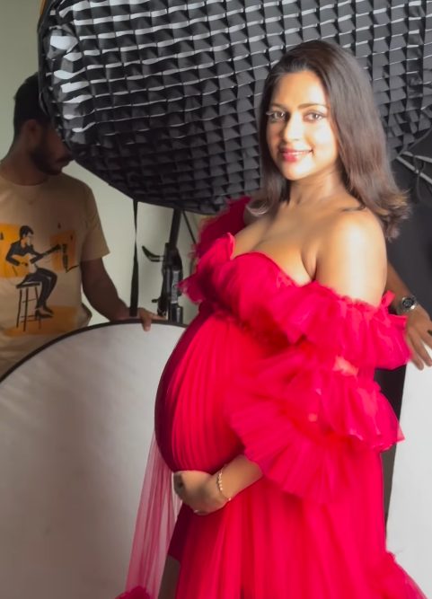 வயிற்றில் குழந்தையுடன் நடிகை அமலாபால் FIRST PHOTOSHOOT 1