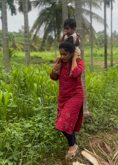 எதிர்நீச்சல் சீரியல் ஜனனி இன்று SUNDAY-வை குடும்பத்துடன் கிராமத்தில் கொண்டாட்டம் 4