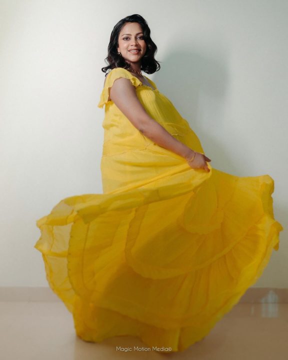நிறைமாதத்தில் நடிகை அமலாபால் நடத்திய போட்டோஷூட் புகைப்படங்கள் 3