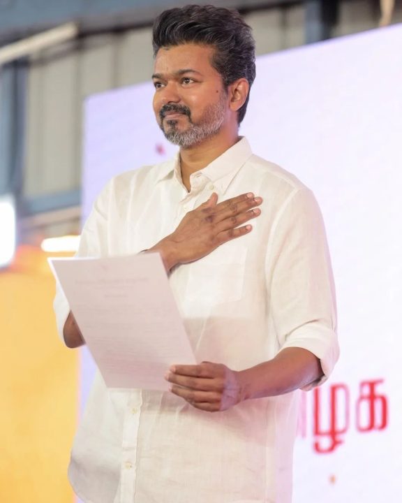 கட்சி கொடி அறிமுக விழாவில் நடிகர் விஜய்.. வைரலாகும் புகைப்படங்கள் 5