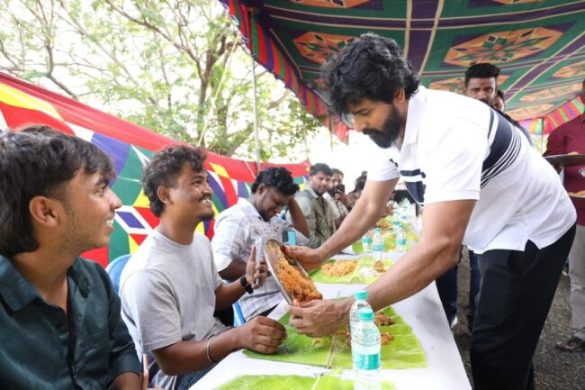 அமரன் வெற்றி காரணமாக படக்குழுவினருக்கு விருந்து வைத்த நடிகர் சிவகார்த்திகேயன் 1