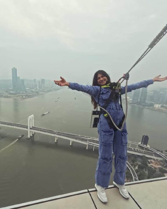 குடும்பத்துடன் கிறிஸ்துமஸ் விடுமுறையை வெளிநாட்டில் கொண்டாடும் சென்னை 28 பட நாயகி விஜயலக்ஷ்மி 3