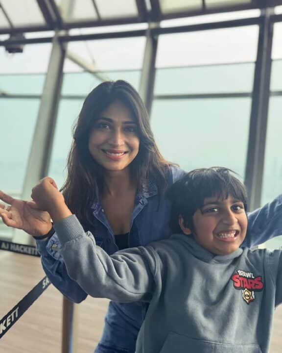 குடும்பத்துடன் கிறிஸ்துமஸ் விடுமுறையை வெளிநாட்டில் கொண்டாடும் சென்னை 28 பட நாயகி விஜயலக்ஷ்மி 5