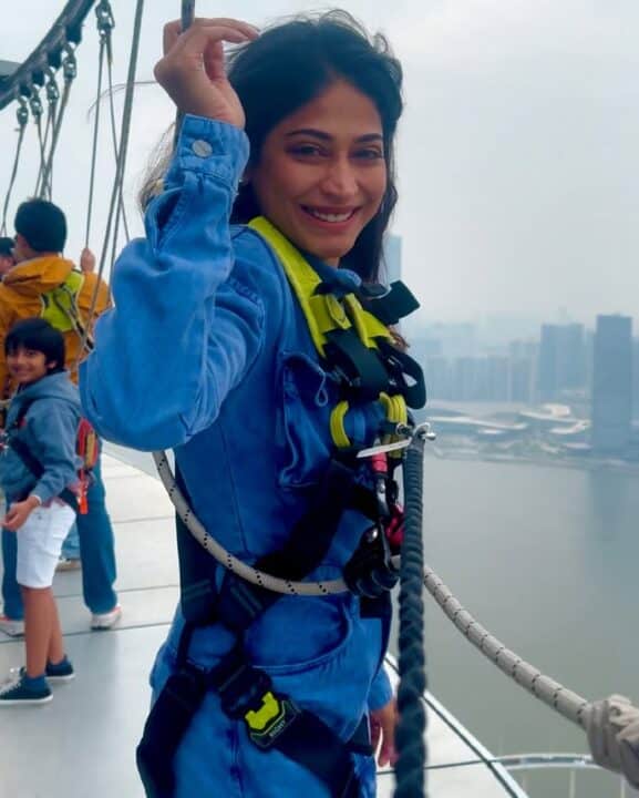 குடும்பத்துடன் கிறிஸ்துமஸ் விடுமுறையை வெளிநாட்டில் கொண்டாடும் சென்னை 28 பட நாயகி விஜயலக்ஷ்மி 4