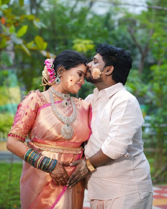 தந்தையாக போவதை அறிவித்தார் விஜய் டிவி நாஞ்சில் விஜயன் 2