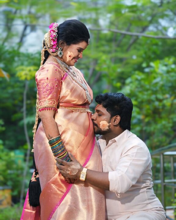 தந்தையாக போவதை அறிவித்தார் விஜய் டிவி நாஞ்சில் விஜயன் 4