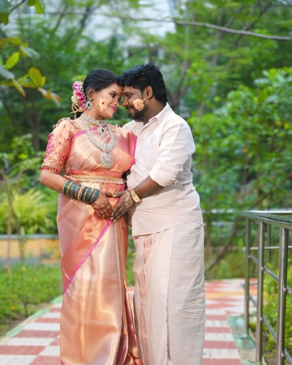 தந்தையாக போவதை அறிவித்தார் விஜய் டிவி நாஞ்சில் விஜயன் 3