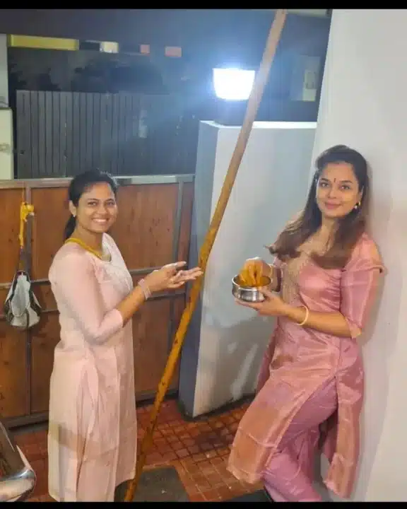 ரம்யா பாண்டியன் தம்பி திருமண விழா முகூர்த்த கால் நடும் நிகழ்ச்சி 1 ரம்யா பாண்டியன் தம்பி திருமண விழா முகூர்த்த கால் நடும் நிகழ்ச்சி 1