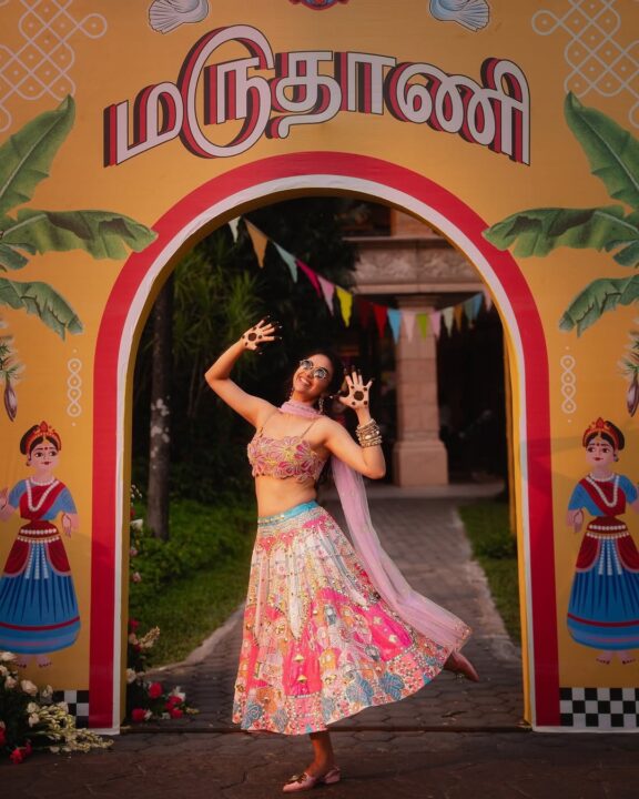 கேரளாவில் கோலாகலமாக நடைபெற்ற நடிகை கீர்த்தி சுரேஷ் திருமண மெஹந்தி நிகழ்ச்சி 3