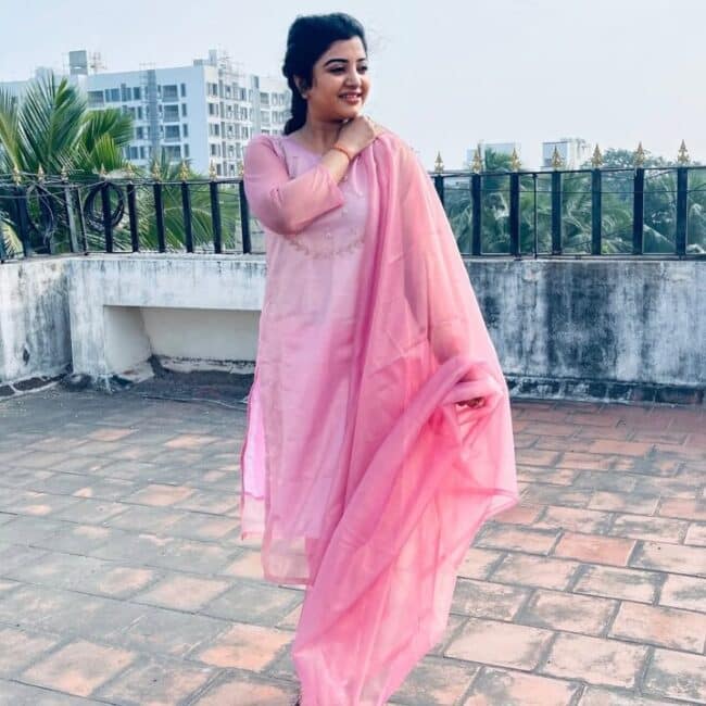 சீரியல் நடிகை மஹாலக்ஷ்மி ரவீந்தரின் கியூட்டான புகைப்படங்கள் 3