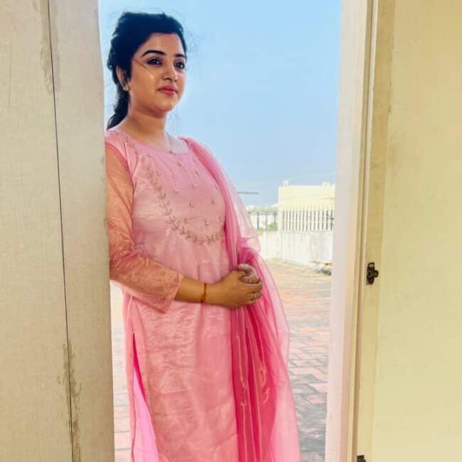 சீரியல் நடிகை மஹாலக்ஷ்மி ரவீந்தரின் கியூட்டான புகைப்படங்கள் 4