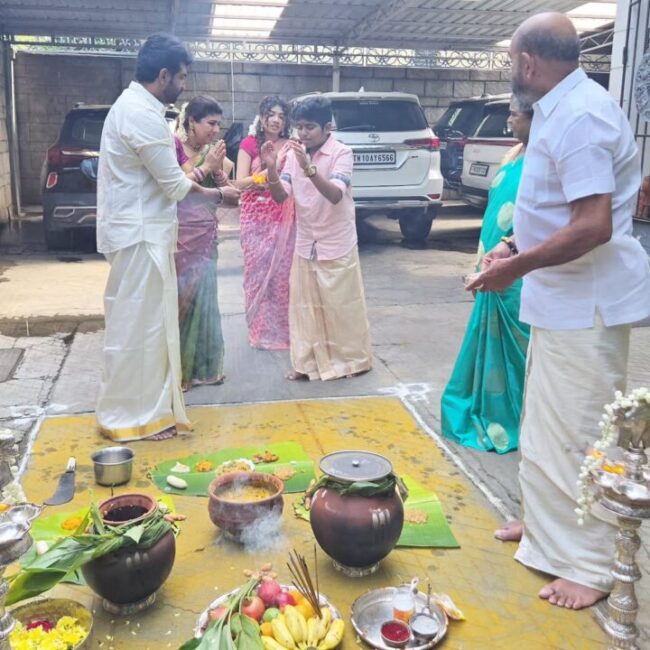 இன்று குடும்பத்துடன் பொங்கல் பண்டிகையை கொண்டாடிய நடிகர் அருண் விஜய் 5