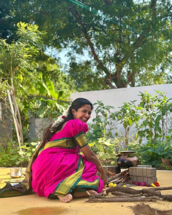 மனைவி கீர்த்தி பாண்டியன் உடன் பொங்கல் பண்டிகையை கொண்டாடிய நடிகர் அசோக் செல்வன் 2