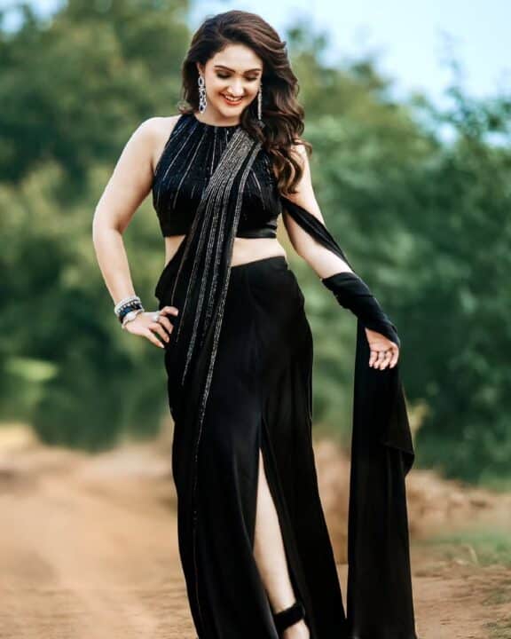 நடிகர் விஜயகுமார் மகள் ஸ்ரீதேவி விஜயகுமாரின் லேட்டஸ்ட் கிளிக்ஸ் 1