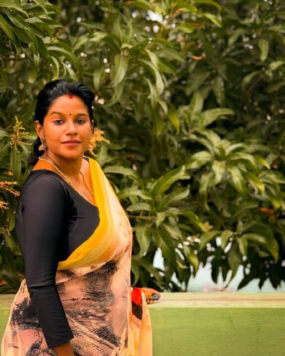 நிறை மாதத்திலும் போட்டோஷூட்டில் கலக்கும் சுந்தரி சீரியல் நாயகி 2