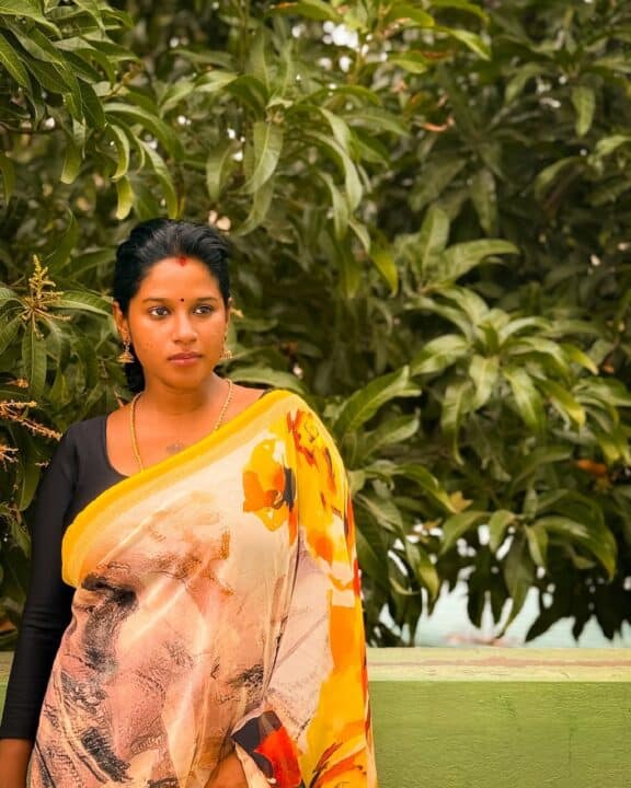 நிறை மாதத்திலும் போட்டோஷூட்டில் கலக்கும் சுந்தரி சீரியல் நாயகி 1