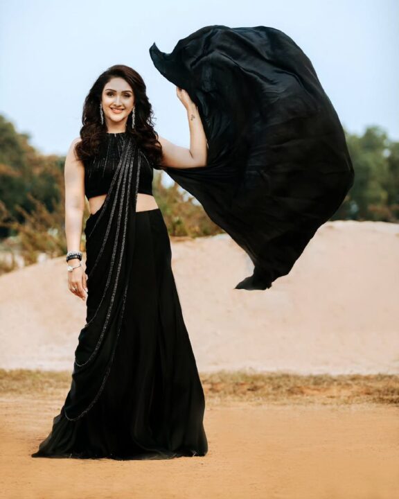 நடிகர் விஜயகுமார் மகள் ஸ்ரீதேவி விஜயகுமாரின் லேட்டஸ்ட் கிளிக்ஸ் 3