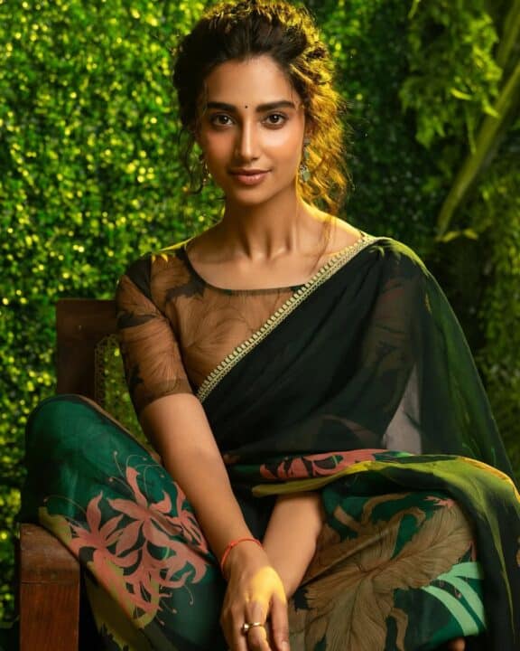 ஆளை சாச்சிபுட்டா கண்ணால..! லக்கி பாஸ்கர் , GOAT பட நாயகி மீனாட்சி சௌத்திரியின் கலக்கலான புகைப்படங்கள் 4