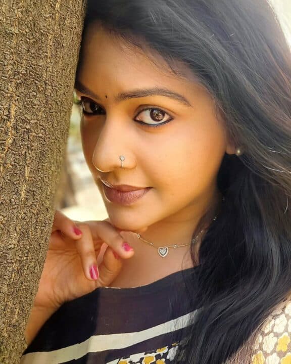 காலையிலையே செம்ம ஹாட்..! ரட்சிதா மஹாலக்ஷ்மி சேலையில் கலக்கல் போட்டோஷூட் 5