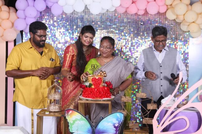 தனது அம்மாவின் 60வது பிறந்தநாளை கொண்டாடிய இயக்குனர் அஜய் ஞானமுத்து 2