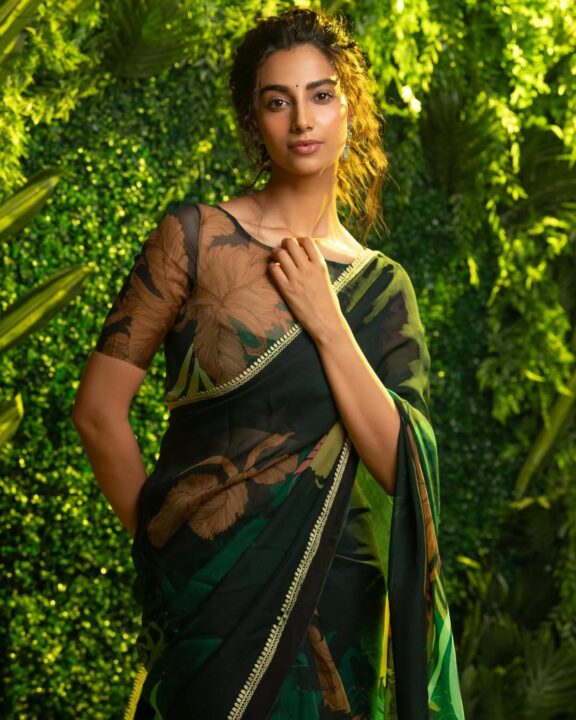 ஆளை சாச்சிபுட்டா கண்ணால..! லக்கி பாஸ்கர் , GOAT பட நாயகி மீனாட்சி சௌத்திரியின் கலக்கலான புகைப்படங்கள் 2