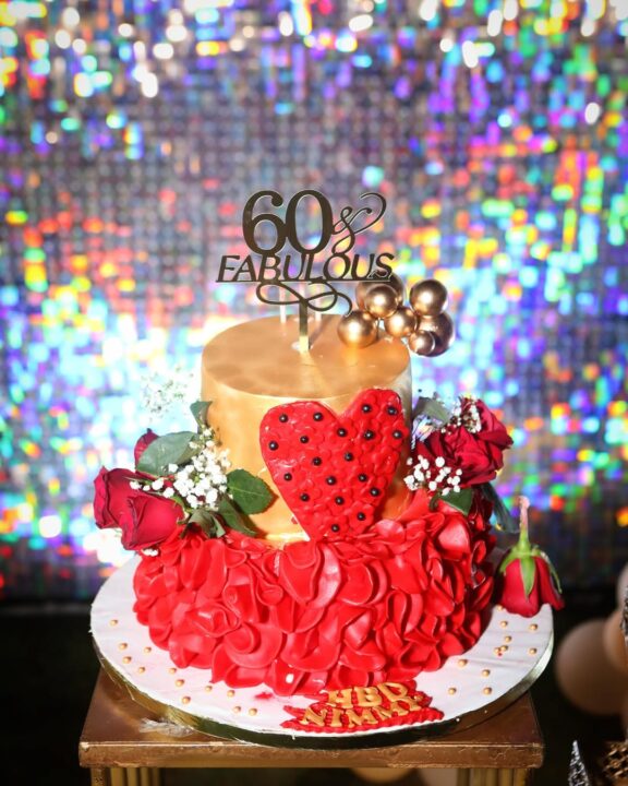 தனது அம்மாவின் 60வது பிறந்தநாளை கொண்டாடிய இயக்குனர் அஜய் ஞானமுத்து 4