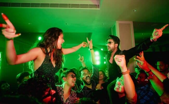 கணவருடன் பார்ட்டியில் டான்ஸ் ஆடி அசத்திய நடிகை கீர்த்தி சுரேஷ் 1