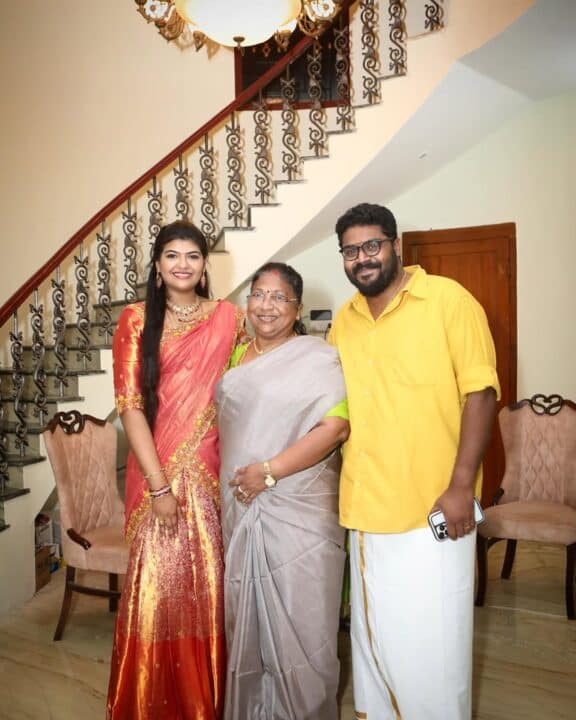 தனது அம்மாவின் 60வது பிறந்தநாளை கொண்டாடிய இயக்குனர் அஜய் ஞானமுத்து 6