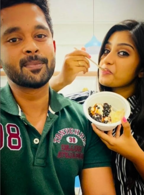 காதலன் அருண் உடன் காதலர் தினத்தை கொண்டாடிய பிக் பாஸ் அர்ச்சனா 1