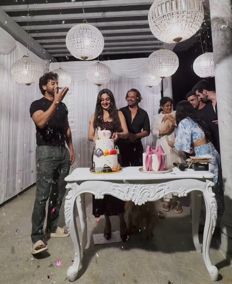 மனைவி ஐஸ்வர்யா அர்ஜுன் பிறந்தநாளை கோலாகலமாக கொண்டாடிய உமாபதி ராமையா 1