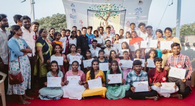 அகரம் நிறுவனத்தின் புதிய அலுவலக திறப்பு விழாவுக்கு குடும்பத்துடன் வந்த நடிகர் சூர்யா 6