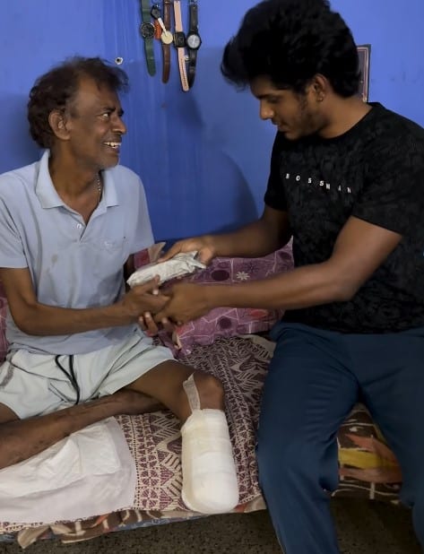 சர்க்கரை வியாதியால் ஒரு கால் எடுக்கப்பட்ட லொள்ளு சபா நடிகருக்கு 1லட்சம் கொடுத்து உதவிய KPY பாலா 4