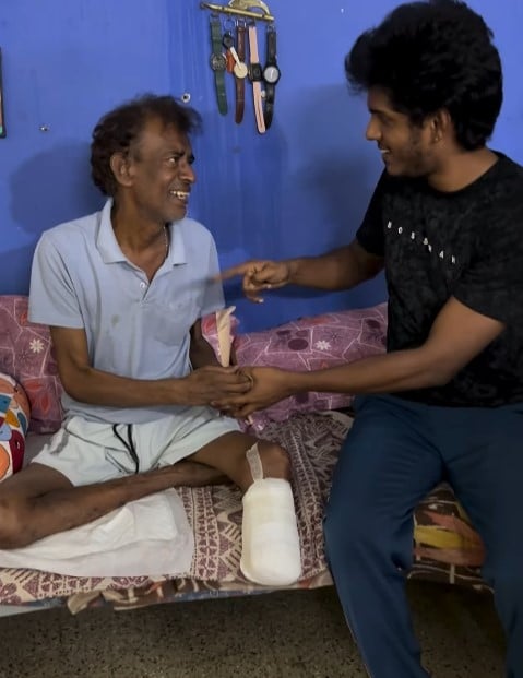 சர்க்கரை வியாதியால் ஒரு கால் எடுக்கப்பட்ட லொள்ளு சபா நடிகருக்கு 1லட்சம் கொடுத்து உதவிய KPY பாலா 5