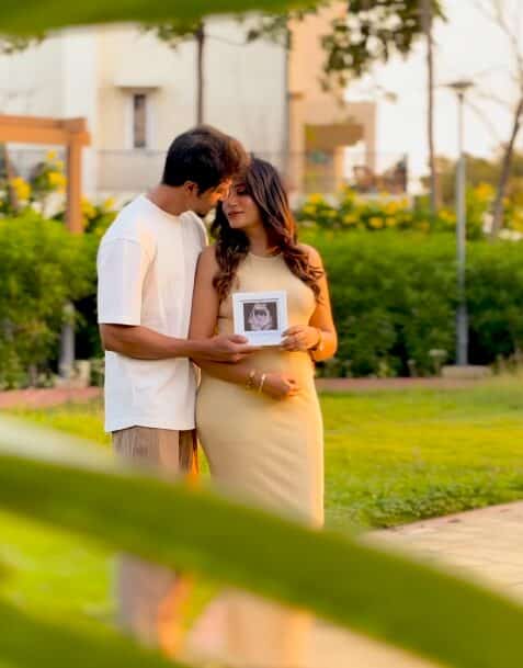 அப்பாவாக போவதை மகிழ்ச்சியாக அறிவித்த பிக் பாஸ் ஷாரீக் 4