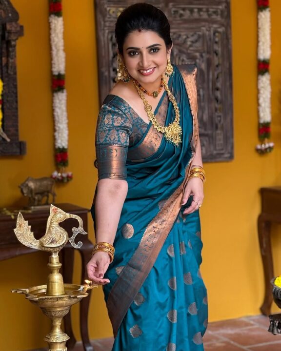 பட்டு சேலையில் அழகில் ஜொலிக்கும் பாண்டியன் ஸ்டோர்ஸ் தனம் அண்ணி 5