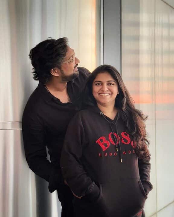 மாமன்னன் பட நடிகை ரவீனா கணவருடன் கியூட்டான புகைப்படங்கள் 1