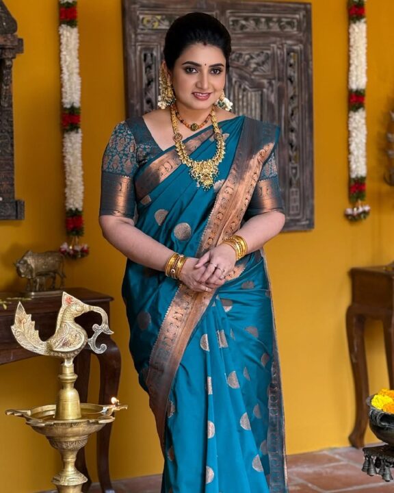 பட்டு சேலையில் அழகில் ஜொலிக்கும் பாண்டியன் ஸ்டோர்ஸ் தனம் அண்ணி 4