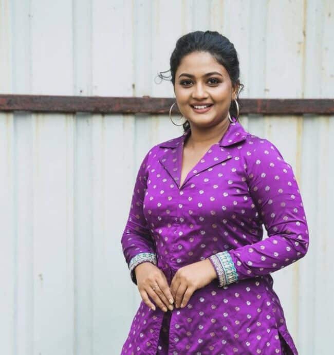 மாடர்ன் லுக்கில் பட்டையை கிளப்பும் சிறகடிக்க ஆசை நாயகி மீனா 1