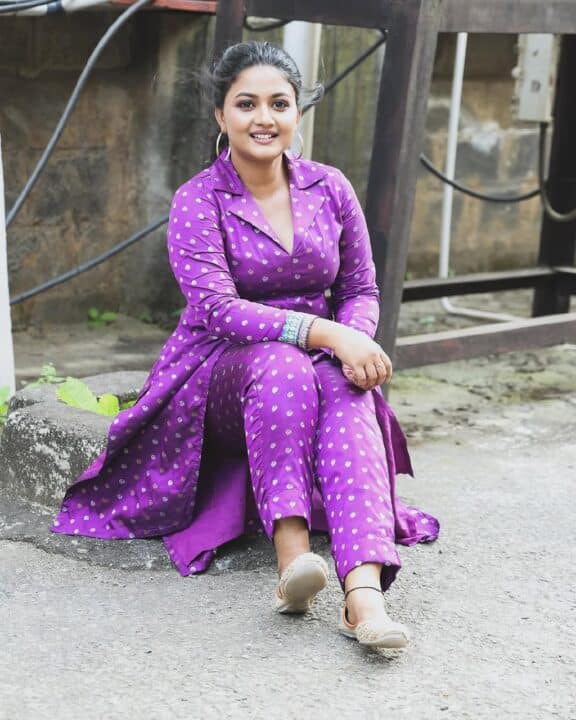 மாடர்ன் லுக்கில் பட்டையை கிளப்பும் சிறகடிக்க ஆசை நாயகி மீனா 4