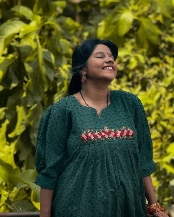 நிறை மாத சீரியல் நடிகை கேபிரியல் மொட்டைமாடி போட்டோஷூட் 5