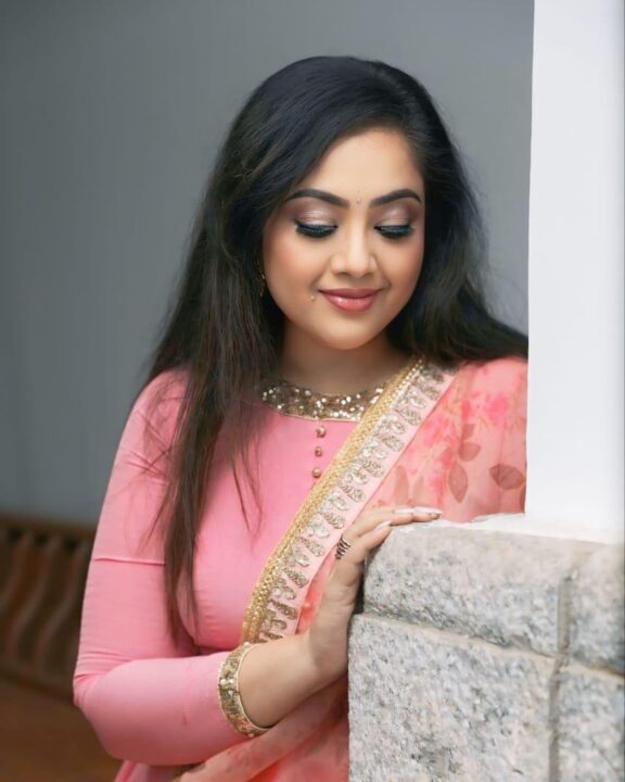 கண்ணழகி மீனாவின் கலக்கலான லேட்டஸ்ட் புகைப்படங்கள் 1